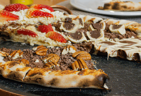 Somos uma pizzaria Gourmet.
Onde servimos a Sequencia Gourmet de pizzas e massas, onde você escolhe os sabores de pizza que deseja provar.
Também temos a opção de pizzas a lá carte, pratos de massas, pratos de carnes e petiscos.
Contamos com carta de drinques, vinhos, espumantes, chopps.

a