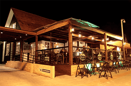 O Botequim Barão conta com um ambiente descontraído e repleto de histórias. Histórias pra você que procura um cantinho para relaxar e viver o que a vida tem de melhor. Paixões, amizades, negócios, happy hours e muitos outros motivos para passar o tempo enquanto toma um chopp gelado e curte as coisas boas da vida.