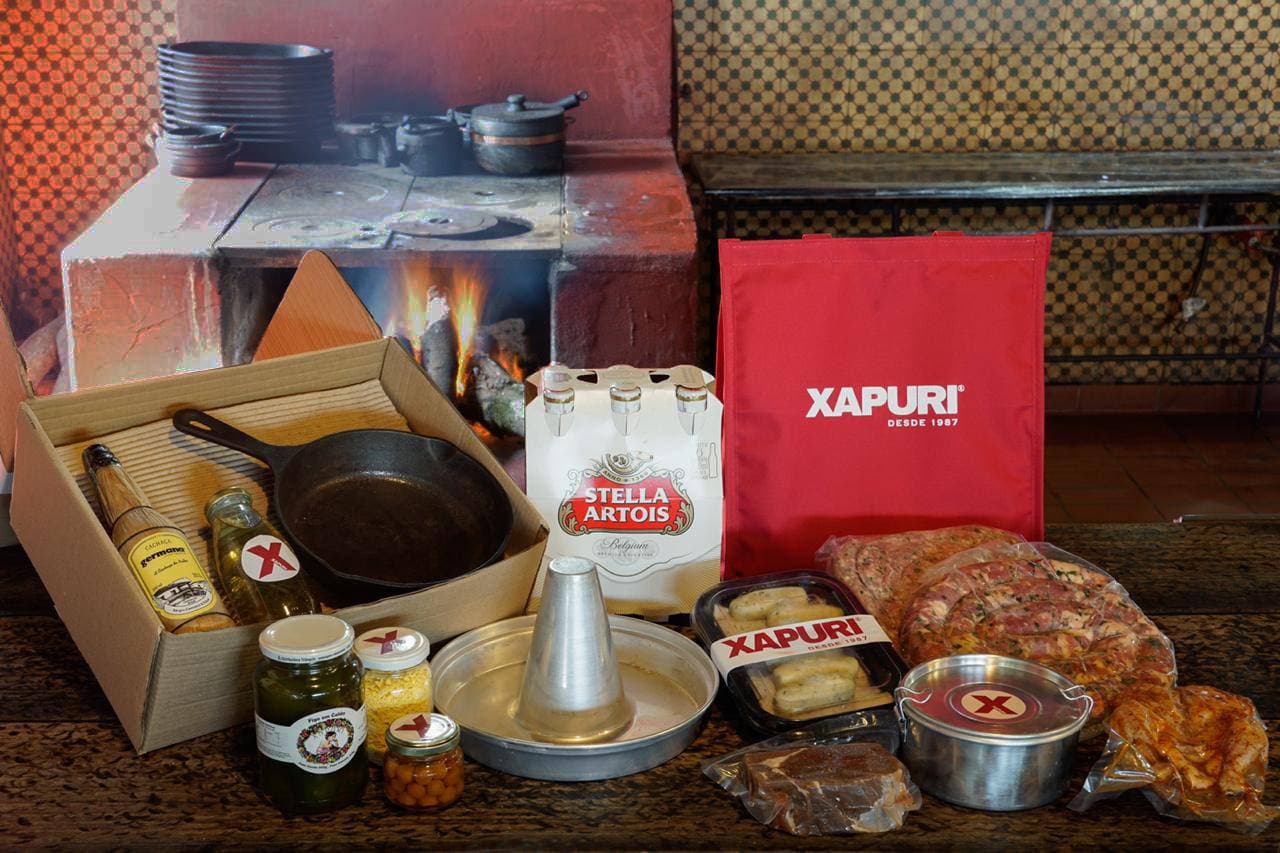 Culinária mineira tradicional preparada em forno à lenha com opções à la carte em ambiente rústico familiar.