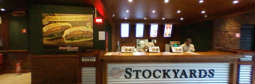 A Stockyards Angus Sandwich oferece uma experiência gastronômica que surpreende todos os sentidos, desde seu ambiente estilo western moderno até o sabor inigualável de seus sanduíches, com carnes especiais.