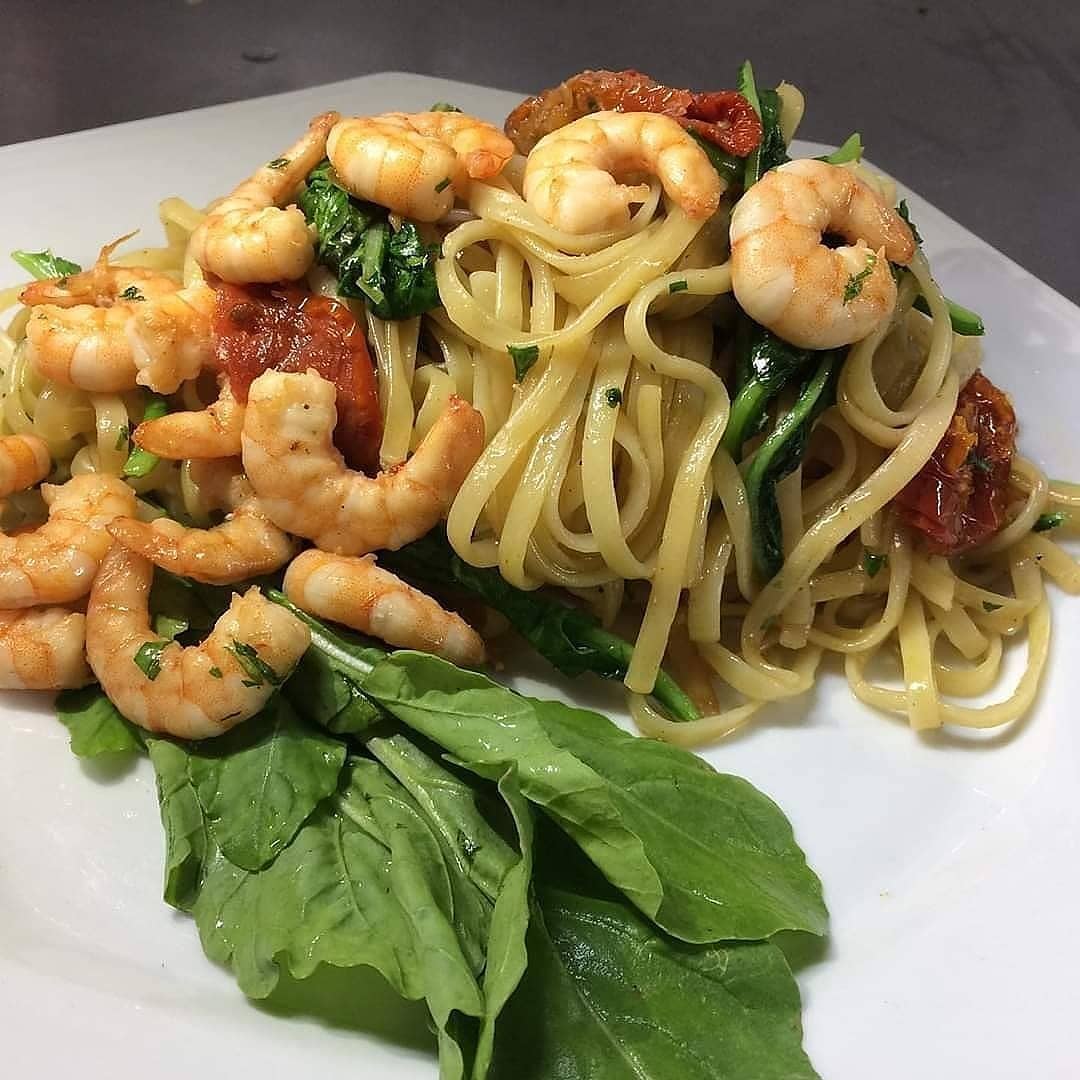 A gastronomia diversificada à la carte com especialidades semanalmente, em ambiente acolhedor e descontraído.