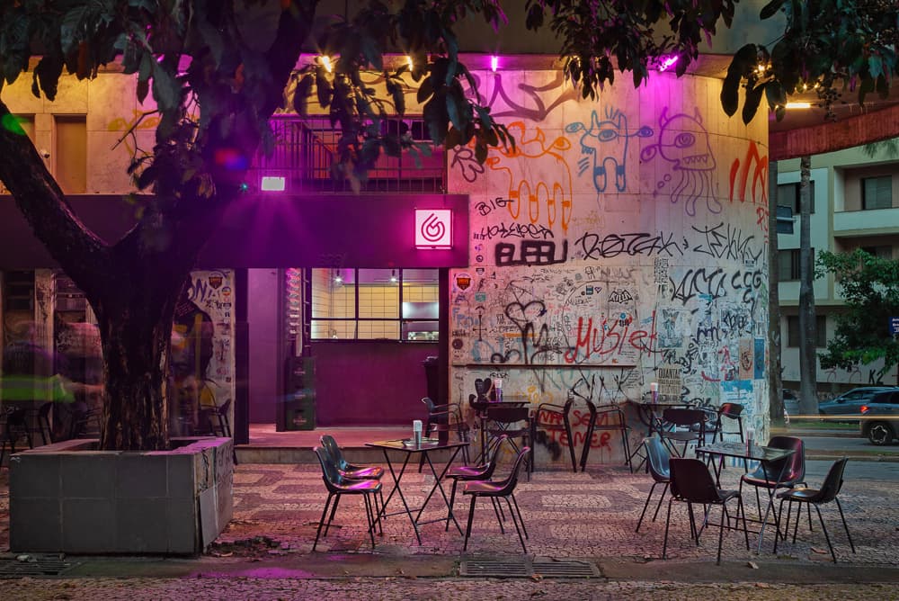 Somos apaixonados por burgers, drinks e comida de rua. Nossa equipe tem prazer em te ajudar a escolher algo para comer e beber.

Se algo não estiver legal, conta pra gente corrigir!

Fazemos questão de te oferecer a melhor experiência e contamos com seu carinho de volta com nossa equipe e clientes.

Aproveite!