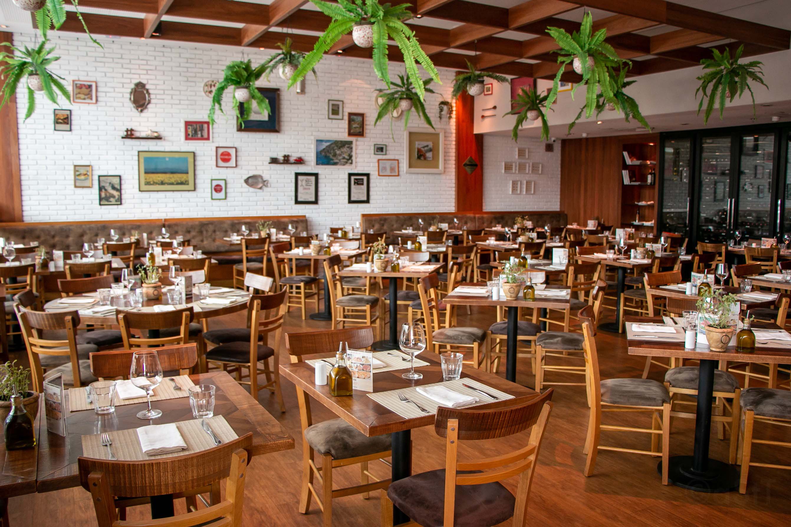 O restaurante tem inspiração italiana e traz pratos típicos de trattoria. As massas frescas são feitas na casa diariamente.
As pizzas seguem o estilo napolitano, certificadas pela apn (a associação dos pizzaiolos da itália).