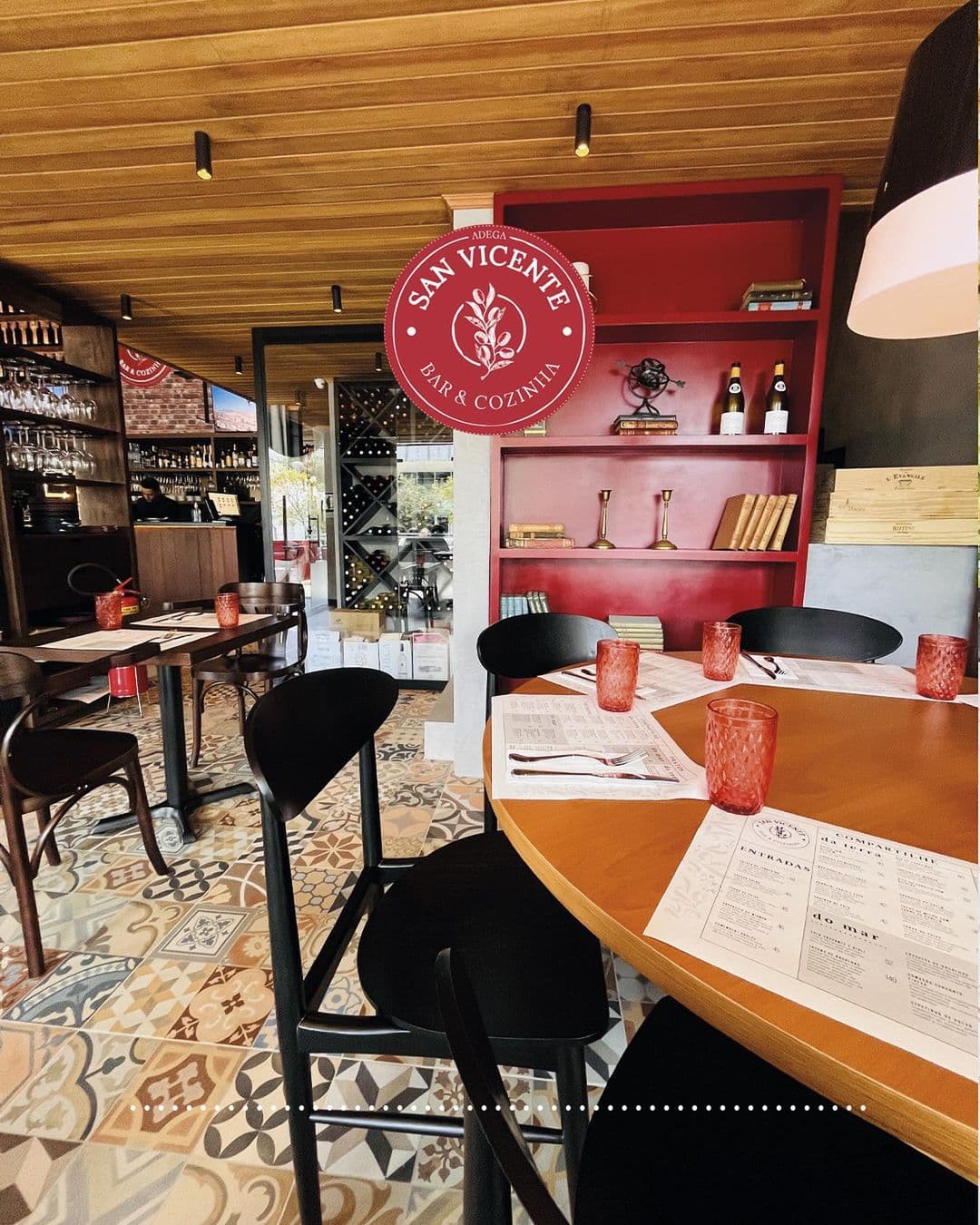 Adega San Vicente
Bar e Cozinha que combinam vinhos, drinks e gastronomia autoral.