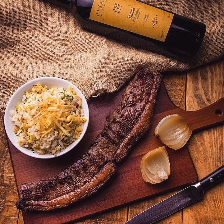 Inaugurado em 30 de julho de 2013, no Shopping iguatemi, a Parrillada El Tranvía Campinas, dá continuidade há uma tradição desde 1997 em São Paulo. Um restaurante tipicamente Uruguaio com carnes 100% importadas e assadas na tradicional parrilla a lenha, o que confere maciez e sabor inconfundíveis.Com a decoração clássica, dispomos de 4 ambientes: dois salões principais, varanda, bar e uma área VIP - um espaço privativo destinado a pequenos eventos como reuniões de negócios e comemorações familiares. 
A equipe de atendimento segue o nosso padrão de excelência e, para conseguirmos manter este nível, trouxemos em definitivo diversos profissionais das casas de São Paulo, além de promover um intenso treinamento do nosso time local. O bar, em estilo inglês, é insipirado no Mercado del Puerto, de Montevidéo, com uma réplica do seu famoso relógio e cadeiras em seu entorno para apreciação de entradas, drinks e cervejas importadas.
Estamos localizados no 3o piso do Shopping, e possuímos banheiros privativos para seu maior conforto.
Venha conhecer nossos variados cortes e deliciosas guarnições!