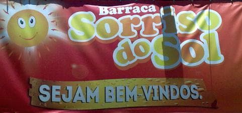 Gastrobar descontraído na praia serve porções tradicionais variadas ao som de bandas de estilos populares.