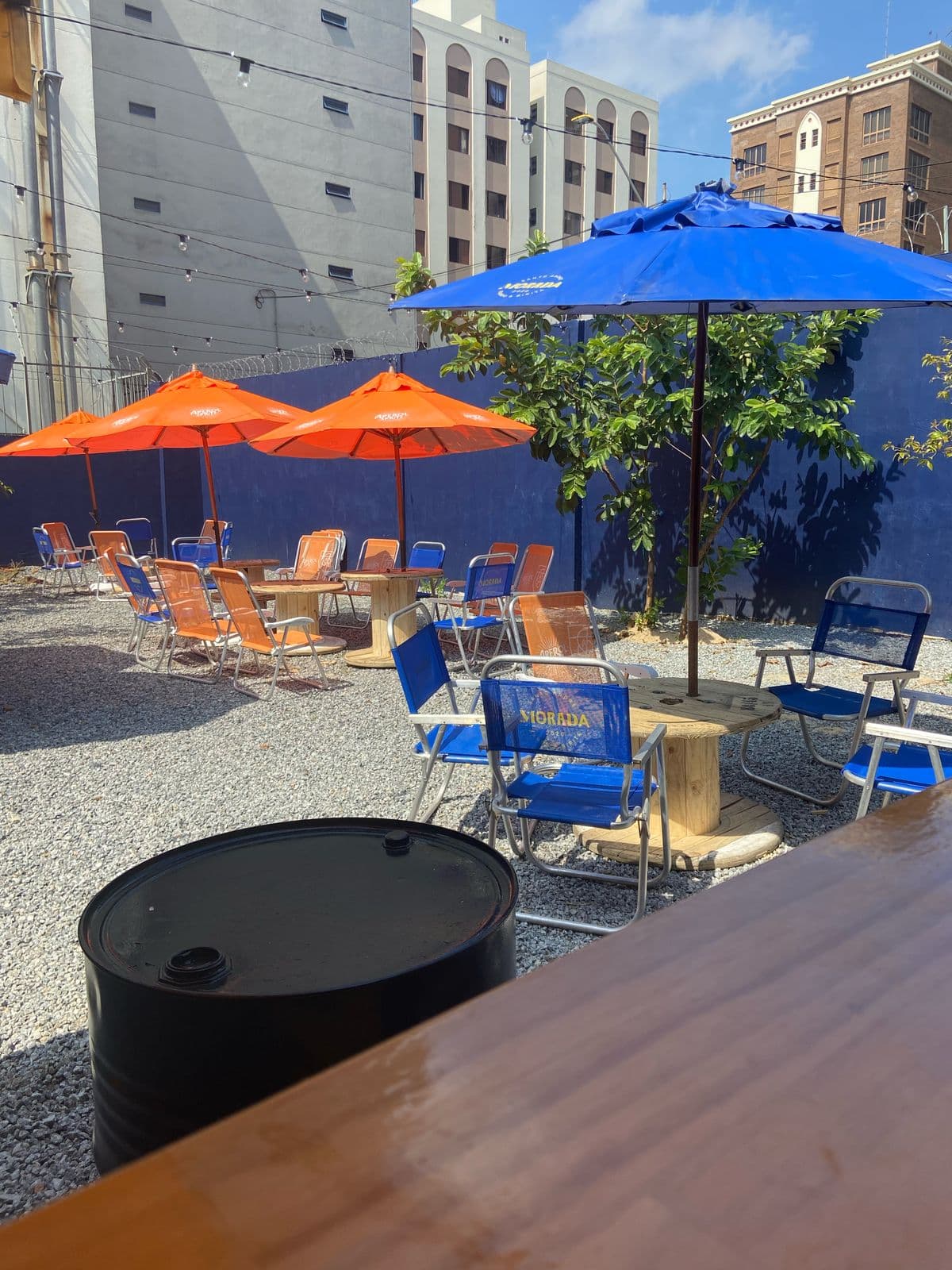 🍻O seu bar favorito 🍻
O Morada nasceu para todos se sentirem em casa em qualquer rolê, um bar como deve ser. 
Uma versão melhorada das suas lembranças de festa de família na infância: a sensação de conforto da casa dos avós, só que em uma eterna comemoração, sem adultos - apenas com seus primos preferidos, onde as possibilidades parecem infinitas e o mundo lá fora é incapaz de te alcançar.