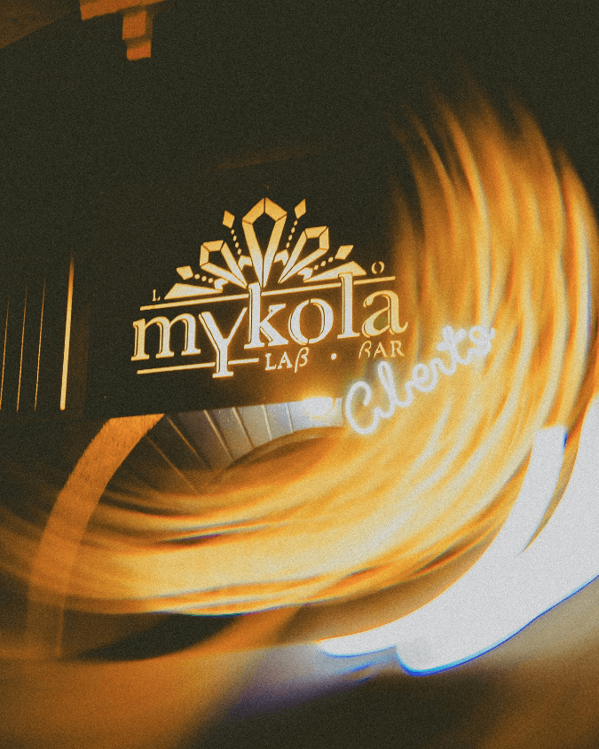 Bar de coquetelaria autoral e clássica. Estivemos nas últimas três lista da Casual Exame como os 100 melhores bares do Brasil. Nossos bartenders foram campeões da Campari Bartenders Competition 2025 e do Cofre in a goods spirits 2025.