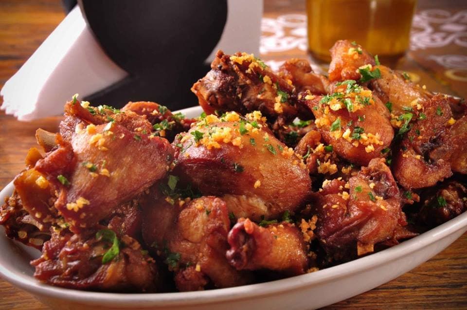Servimos petiscos e refeições. Trabalhamos com chopp e diversas marcas de cervejas.