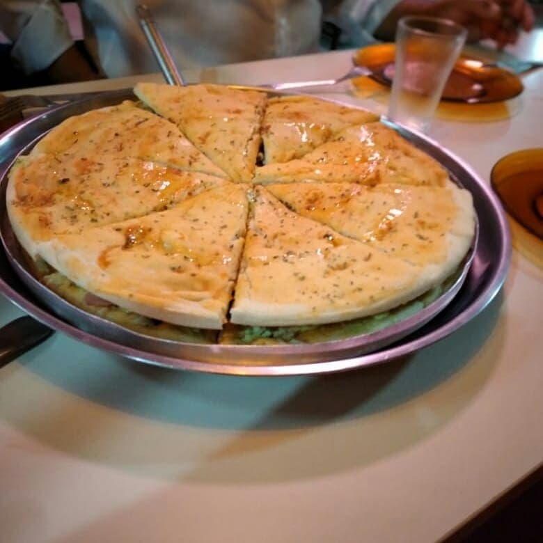 Variedades em pizzas, lanches e bebidas.