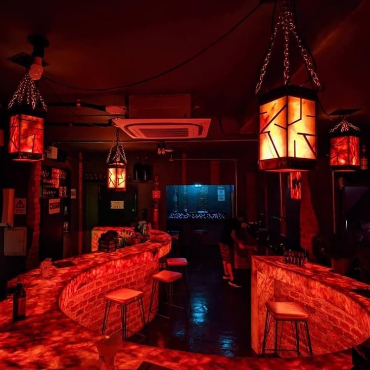 Brasilidades e drinks. Drinks e brasilidades.

Atendimento de Quarta a Sexta das 19:00 às 01:00h. Sábado da 19:00 às 02:00h e domingo das 18:00 às 23:00h.