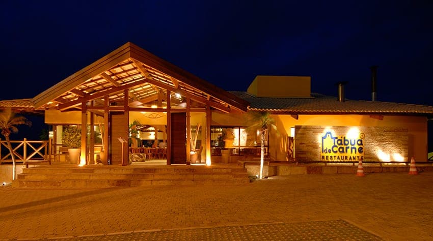 O Tábua de Carne Restaurante deu início às suas atividades no dia 03.11.1990, na cidade de João Pessoa, PB. Tudo começou devido ao fechamento do Paraiban (Banco do Estado da Paraíba) e diante do desemprego das três sócias, surgiu a ideia de abrir um restaurante. Devido à tradição de Picuí-PB (cidade natal dos sócios) em comida regional, mais especificamente na famosa carne de sol, optou-se por um restaurante regional, especializado na culinária nordestina, com destaque para a carne de sol. Após algumas conversas, e uma viagem ao interior de Pernambuco, surgiu a ideia de servir a carne em outro local que não fosse as tradicionais travessas que os outros restaurantes de carne de sol já serviam, surgiu a idéia de servir numa tábua, e assim essa nova forma de servir também influenciaria no nome do restaurante, que se chamaria Tábua de Carne.