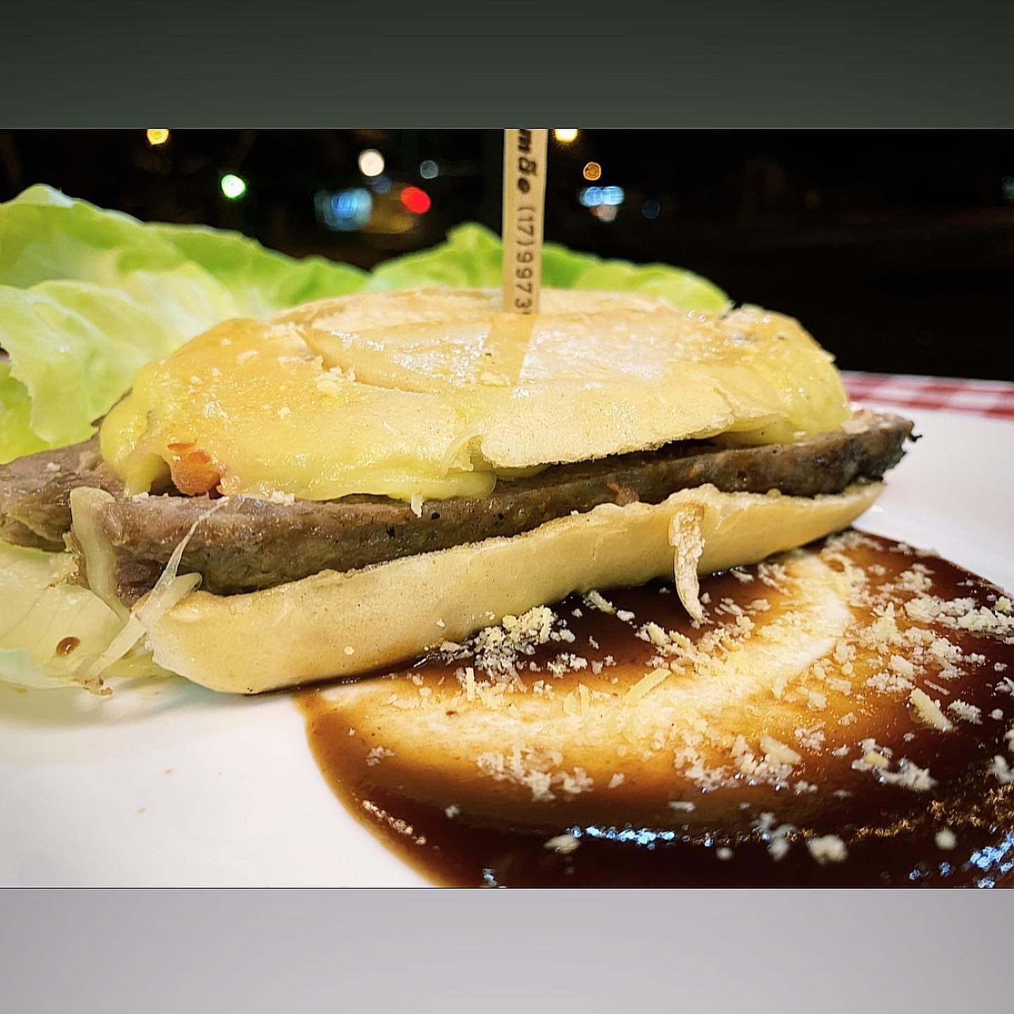 Atendimento, preço e qualidade. Ambiente excelente pra quem quer curtir com a família e amigos!! Bar com diferencial em todos os quesitos.