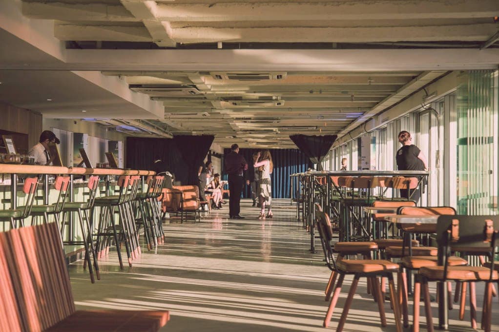 De São Paulo, para São Paulo.
A Vista panorâmica tira o fôlego de qualquer um. O rooftop do edifício histórico desenhado por Oscar Niemeyer cede espaço para o complexo gastronômico Vista que inclui restaurante, bar, café e espaço para eventos.
