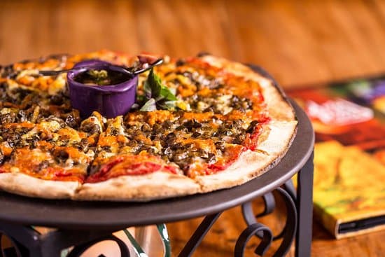 A Arte da Pizza traz um novo conceito no preparo das massas e seleção dos ingredientes. O cardápio conta com ingredientes especiais, como fuet catalan, queijo serra da estrela, geleia de pimenta com queijo brie, grana padano com mel trufado, além de uma carta especial de azeites, com rótulos de cinco países. A massa é preparada com farinha especial, deixando-a leve e suavemente crocante, harmonizada perfeitamente com o molho de tomates frescos, feito artesanalmente.