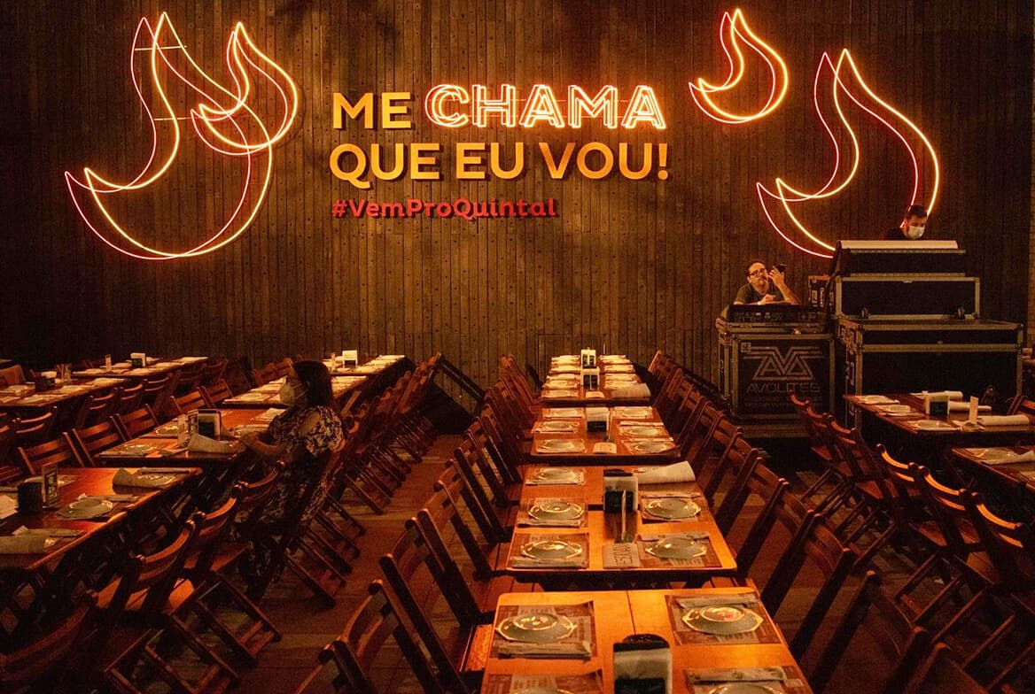 Construída para ser uma excelente opção familiar de diversão e lazer, conta com música ao vivo todos os dias, shows, espaço kids, projeto arquitetônico surpreendente e inovador com cenários especialmente planejados.