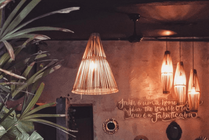 Resto & Bar descolado, comida baiana com sotaque Mediterrâneo.