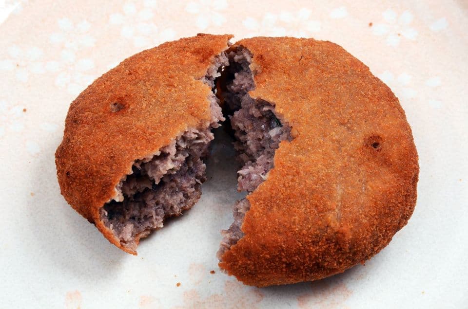Este aconchegante barzinho serve deliciosos salgados e porções . Ahh e cervejas geladinhas  Vem pra cá experimentar vem!!! Aposto que vai adorar