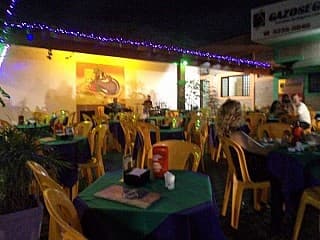 Comidas de buteco variadas e amplo espaço ao ar livre!