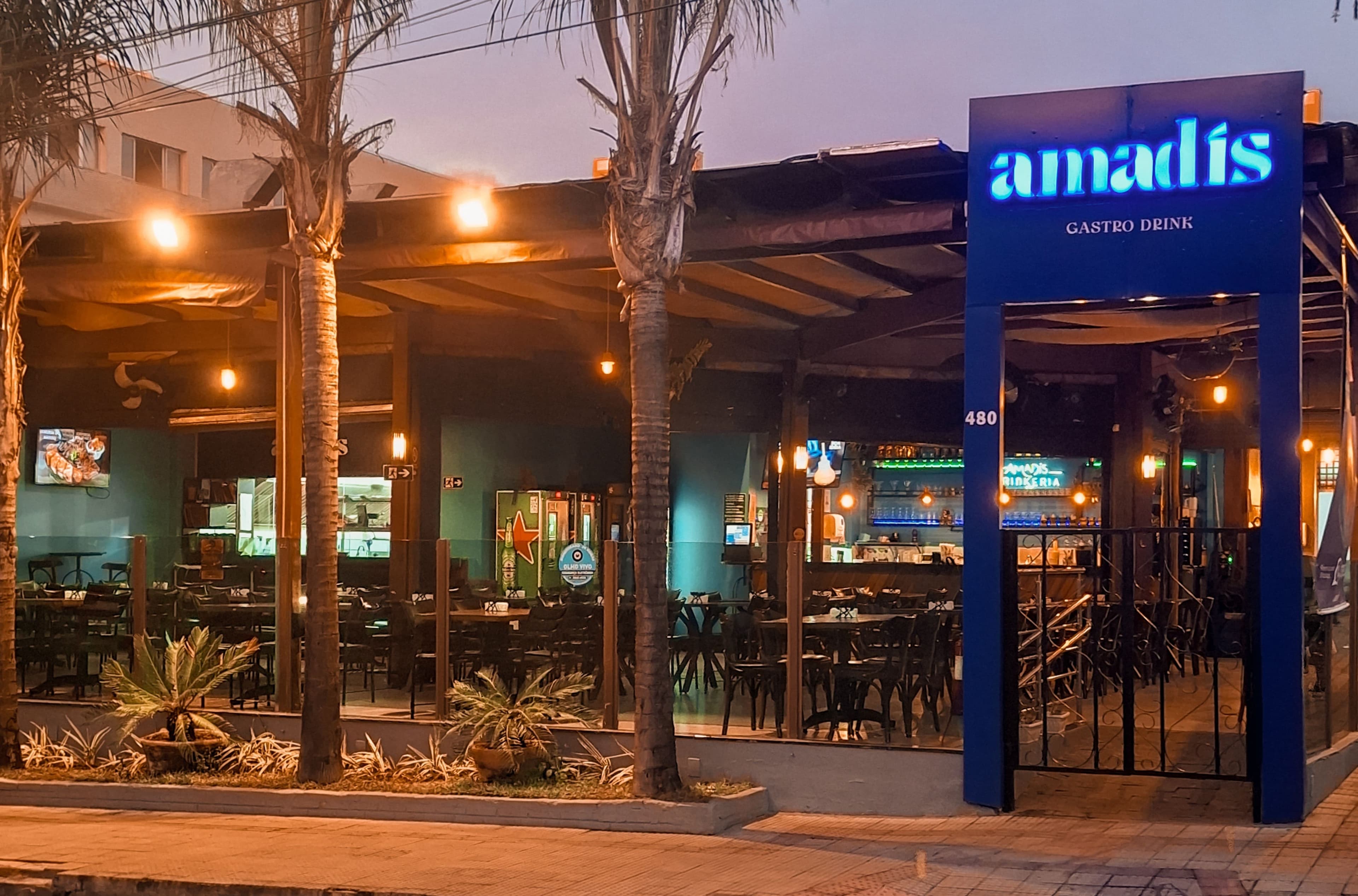 O Amadís  foi inaugurado em abril de 2018, na Av. Fleming 480, e desde então o bar vem se destacando em Belo Horizonte por oferecer drinks diferenciados, inovadores e muito criativos. 

Nossa gastronomia é única e possui doses caprichadas de mineirice, resgatando sempre o que temos de melhor: nossa cultura.

Encantar as pessoas e oferecer uma experiência surpreendente é o propósito da nossa existência. E sabe quem é o personagem principal dessa história? VOCÊ!