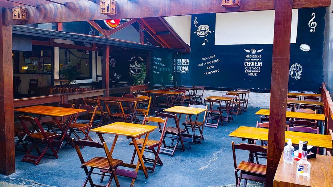 Muita música ao vivo, comida e petiscos da melhor qualidade e muita curtição para amigos e família, é só aqui no Taça Cheia.