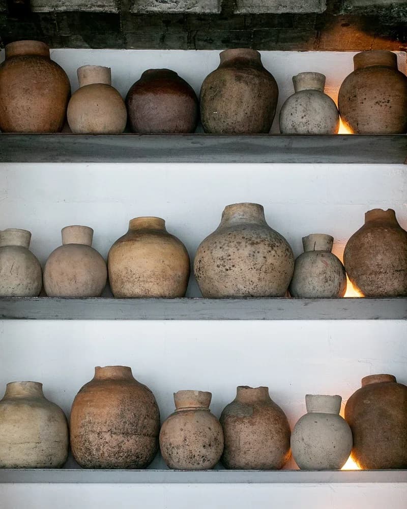 Descolado e pequenino, aos pés do Copan e sem nome na porta, o Orfeu oferece ao público do centro um ambiente descontraído e aconchegante com um cardápio recheado de comida típica brasileira. Um misto de bar e restaurante com drinks, música brasileira e boa cerveja.