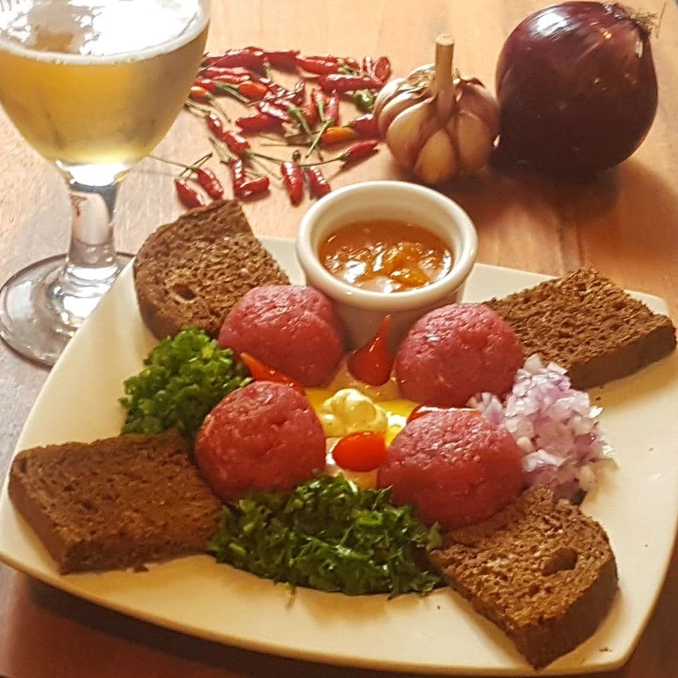O Barteli Gastronomia serve pratos, sanduíches e porções deliciosas tornando a casa uma excelente opção para os mais variados momentos. Com pratos bem elaborados, o chef busca aproveitar o máximo de sabor dos alimentos.