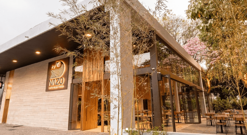 O Nazo oferece o que há de melhor na culinária japonesa com opções que vão de pratos tradicionais a criações exclusivas. Os ambientes de suas unidades refletem a identidade moderna e sofisticada do restaurante, que conta exclusividade em cada detalhe.


*As reservas possuem 15 minutos de tolerância
