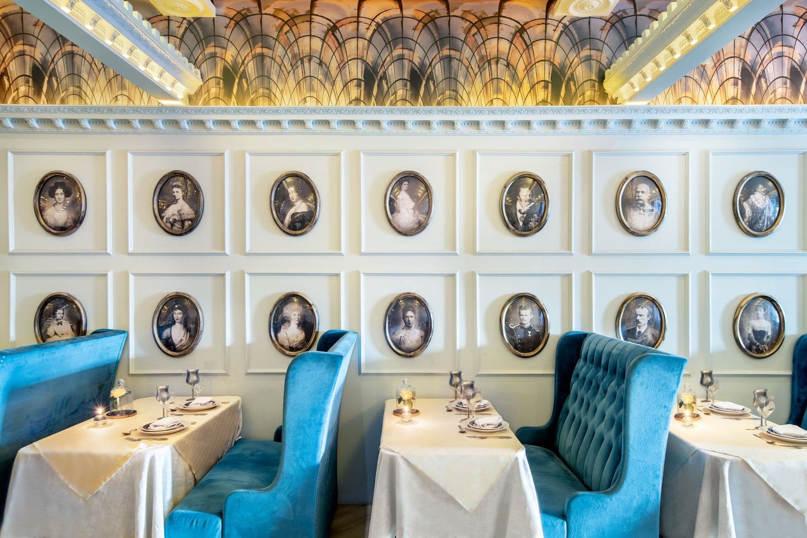 A Fondue mais famosa de São Paulo num ambiente romântico a luz de velas ou num jantar descontraído com seus amigos…
O Hannover oferece 3 ambientes temáticos aconchegantes e lindamente decorados no sofisticado bairro de Moema. Alias, é o único restaurante no Brasil especializado em servir apenas fondues em seu cardápio há mais de 31 anos, desta forma, no verão o Hannover permanece totalmente fechado.
Reconhecido pelas principais mídias gastronômicas, o Hannover é referencia absoluta em Fondues. Divirta-se!