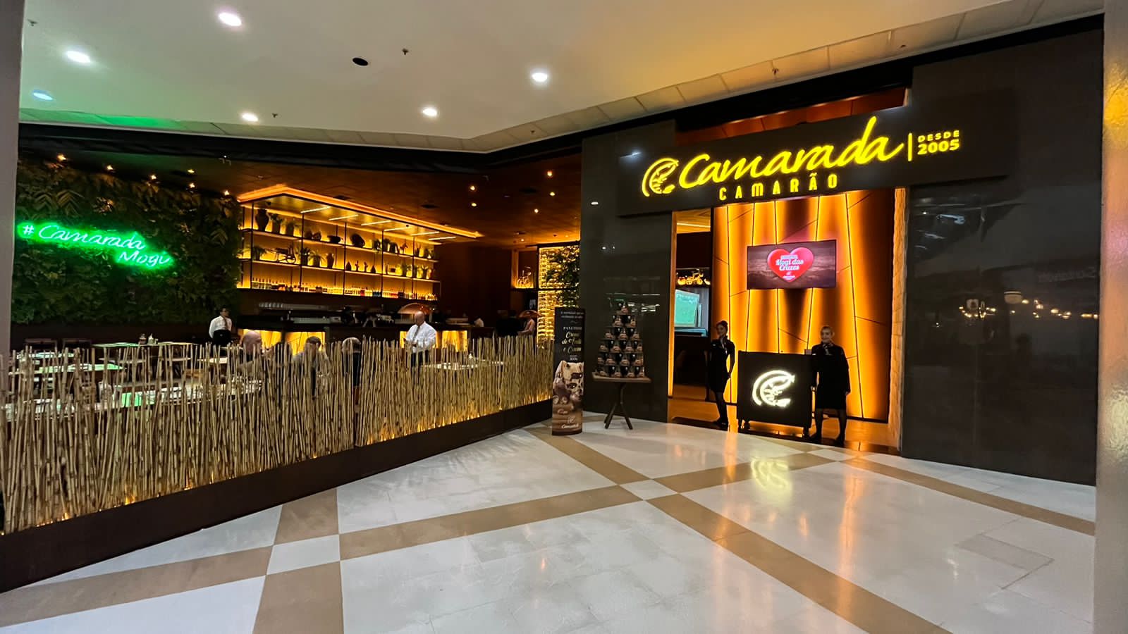 Reunir a explosão de sabores e o aconchego do litoral nordestino proporcionando a melhor experiência em frutos do mar tem sido a missão do Camarada Camarão desde 2005, quando foi inaugurada a sua primeira unidade, no Recife. Da capital pernambucana para conquistar o país, tem sido uma questão de tempo e oportunidades.