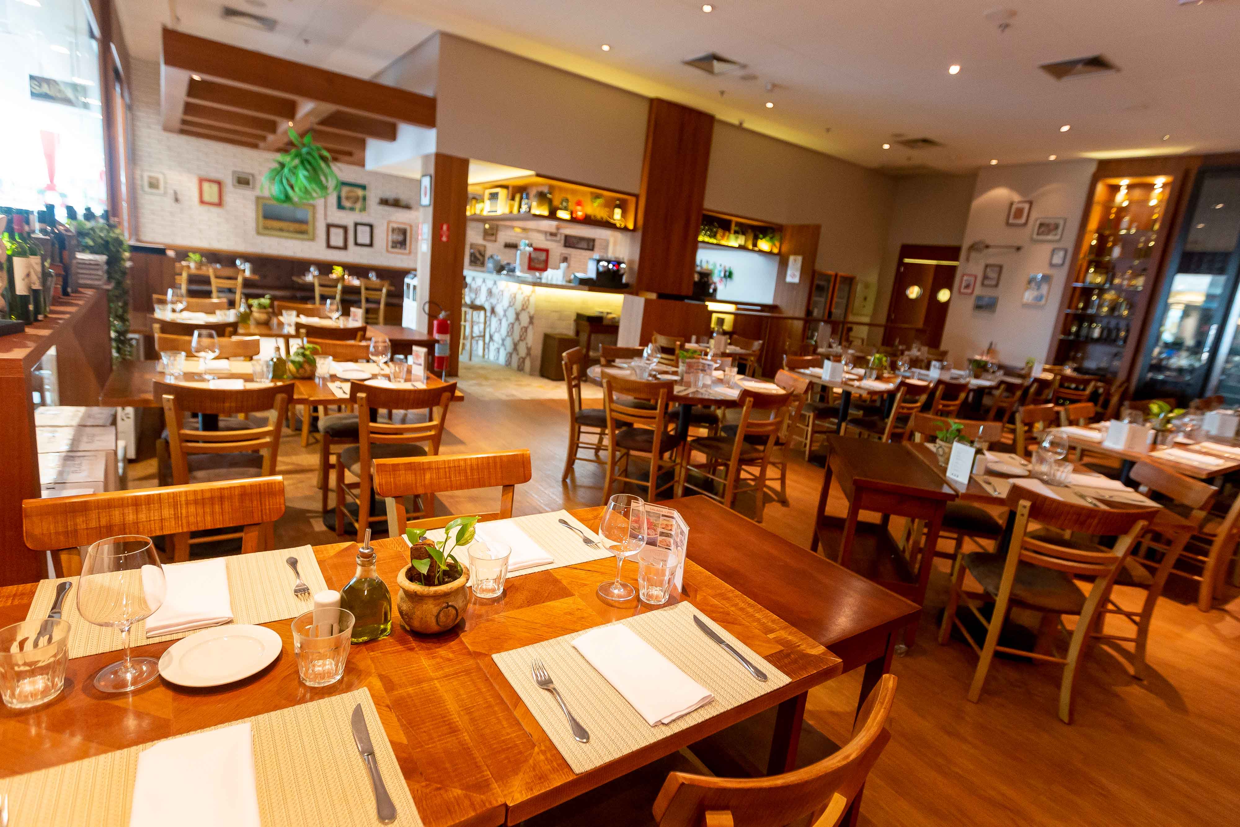 O restaurante tem inspiração italiana e traz pratos típicos de trattoria. As massas frescas são feitas na casa diariamente.
As pizzas seguem o estilo napolitano, certificadas pela apn (a associação dos pizzaiolos da itália).