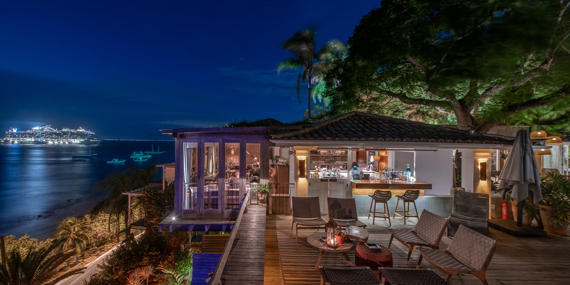 Cozinha autoral vistosa de variedades gourmets em ambiente convidativo fino com terraço e vista privilegiada.

*Por favor note que não recebemos menores de 14 anos
*Não dispomos de estacionamento