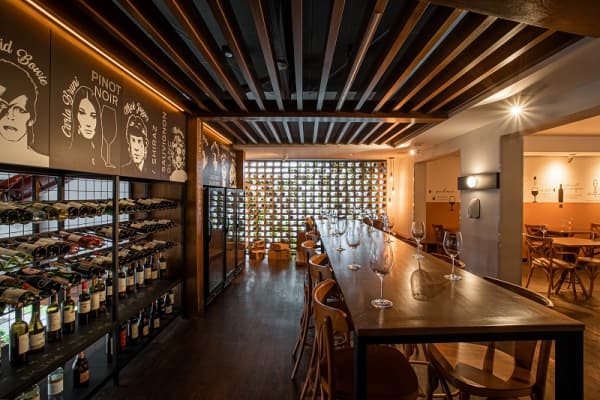 427 Upstairs nasceu com o objetivo
de trazer para Boa Vista um novo
conceito em ambiente, sofisticação
e experiência.
Um lugar intimista, para um público
reservado, e que aprecia de uma
maravilhosa gastronomia e um local
uníco para vivências incríveis.