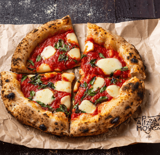 Local das 77° melhores pizzarias do mundo.
Com o estilo de pizza tradicional napolitana  no coração de bairro tradicional italiano