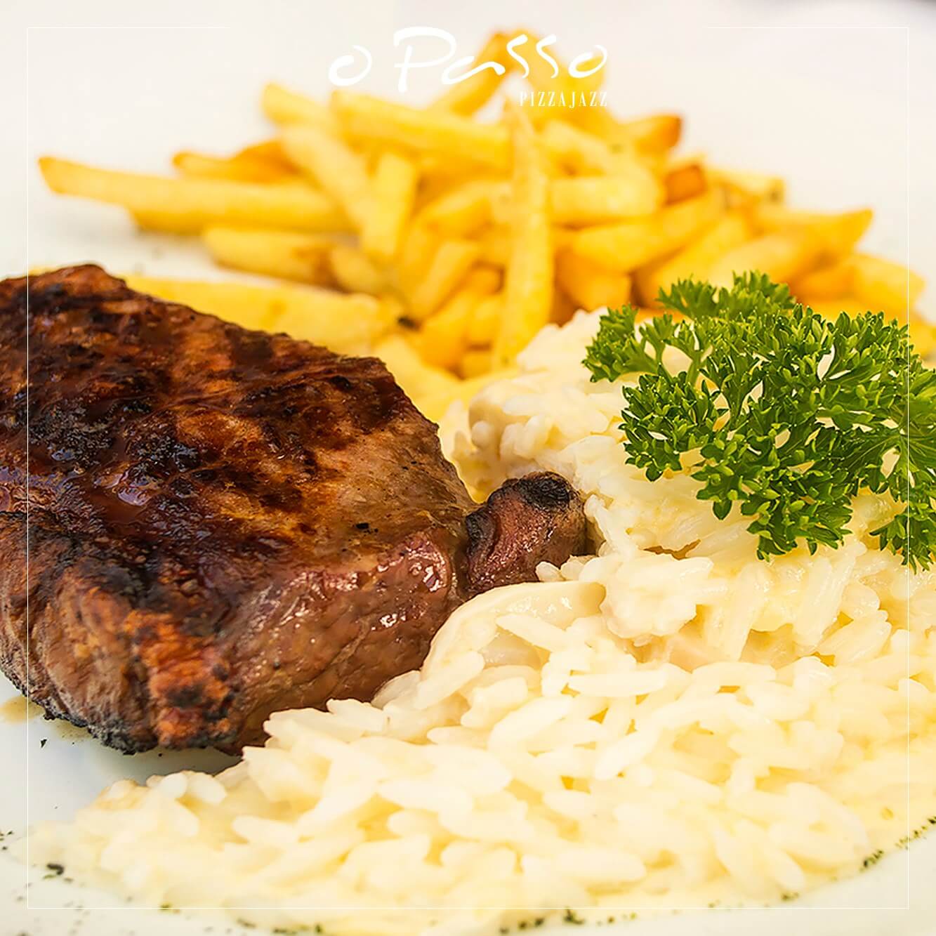 O Passo
A massa é fina e crocante. As receitas utilizam ingredientes refinados. O forno a lenha traz ainda mais sabor. As famosas pizzas de O Passo Pizzajazz são o carro-chefe da casa, que também oferece pratos de diversas origens da gastronomia mundial, como massas ao estilo italiano, carnes ao estilo francês, saladas, peixes e sobremesas, antepastos e petiscos. 
 
O Passo Pizzajazz conta com uma extensa adega, com mais de cem rótulos. Oferece, ainda, uma carta de cervejas artesanais, chopp da Cervejaria Ouropretana e drinks variados. Tudo aliando simplicidade e sofisticação. 
 
São oito ambientes agradáveis, cada um com sua particularidade, e todos com muito conforto, em um belo casarão do século XVIII, no centro histórico de Ouro Preto. Um dos destaques é a linda varanda, com vista para a Casa dos Contos, a Ponte dos Contos, o Grande Hotel, a rua São José e o Horto dos Contos.