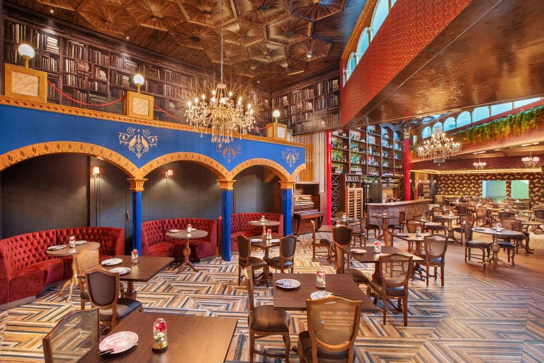 A Fondue mais famosa de São Paulo num ambiente romântico a luz de velas ou num jantar descontraído com seus amigos…
O Hannover oferece 3 ambientes temáticos aconchegantes e lindamente decorados no sofisticado bairro de Moema. Alias, é o único restaurante no Brasil especializado em servir apenas fondues em seu cardápio há mais de 31 anos, desta forma, no verão o Hannover permanece totalmente fechado.
Reconhecido pelas principais mídias gastronômicas, o Hannover é referencia absoluta em Fondues. Divirta-se!