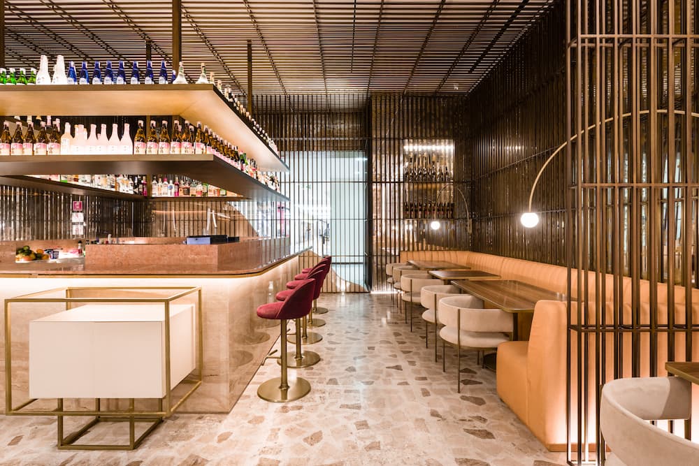 O Aima apresenta um novo conceito em gastronomia japonesa. Localizado no Shopping Iguatemi SP, apresentamos uma culinária equilibrada entre receitas quentes e frias e com pilares baseados na cultura japonesa. Cozinha moderna e diversa, muito além de estereótipos sobre o que é o Japão.

Se o cliente utilizar a funcionalidade de fila de espera remota, o mesmo deve se programar para não extrapolar a tolerância imposta pela casa. Caso ao contrário o lugar na fila será perdido!