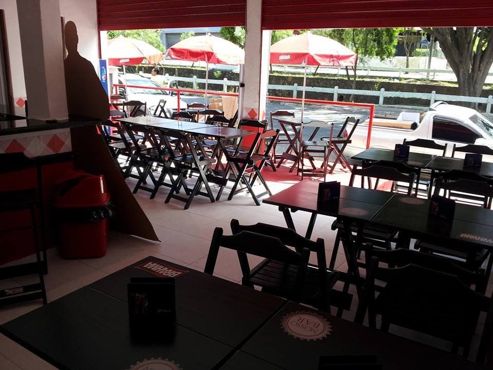 Tradicional bar, perfeito para reunir os amigos e fazer confraternizações.