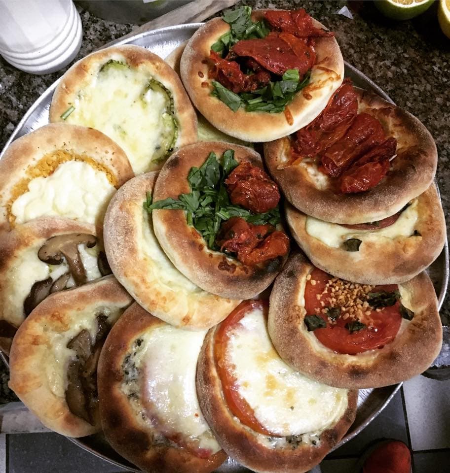 Ambiente familiar, No capricho especialmente pra você, porque afinal das contas... momentos felizes, com a família, amigos, termina em pizza! Benvindos!!