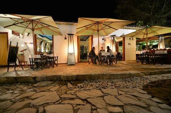Restaurante muito bem localizado na praça largo das Forras com um cardápio de comida contemporânea.
Ótimos Drinks e Chop Wals