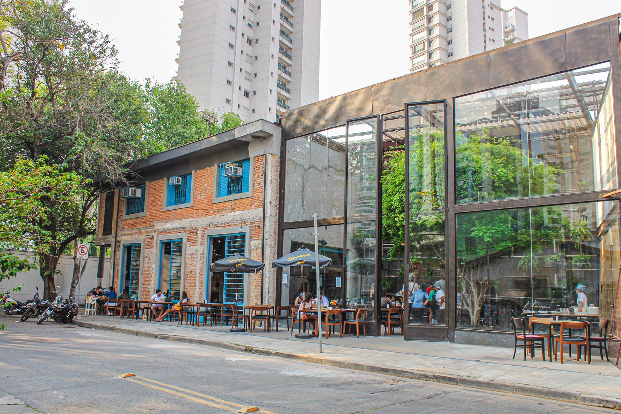 Os sabores da história do Sul contados através da colonização onde índios, espanhóis, portugueses, africanos, alemães, italianos, poloneses, açorianos e ucranianos formaram os estados do Paraná, Santa Catarina e Rio Grande do Sul. 
Nossa proposta é trazer-lhe uma experiência agradável e emotiva a ser compartilhada à mesa.
Nosso cardápio é fruto de amplas pesquisas e de muito respeito às tradições e as origens desses imigrantes.