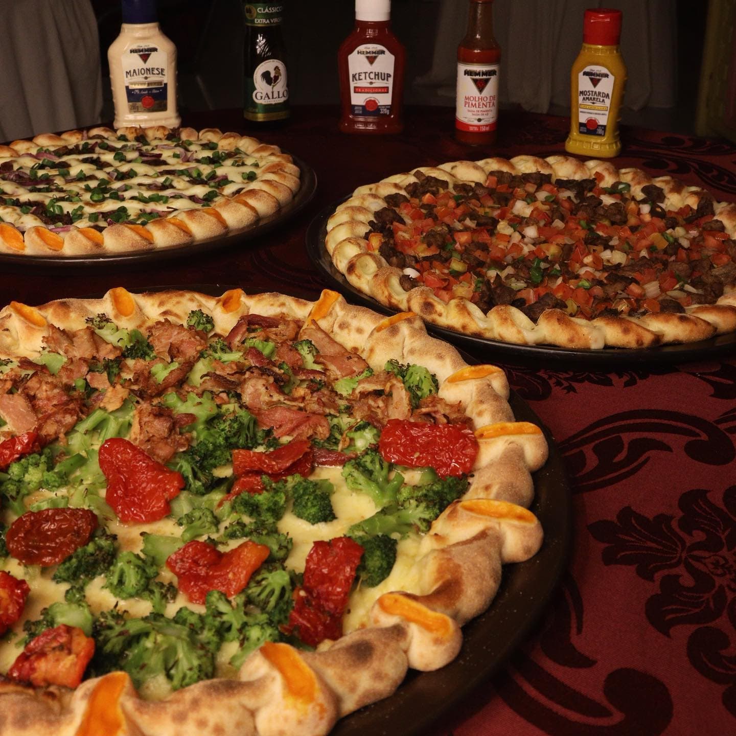 Inaugurada em 1998, a Casa da Pizza foi pensada para oferecer ao público um produto de extrema qualidade, conciliado a um bom serviço e, é claro, tudo por um preço acessível a todos os bolsos. Hoje, depois de todos esses anos de trabalho, a Casa da Pizza continua mantendo a mesma qualidade e o respeito ao cliente.
