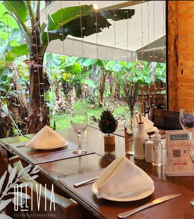 Uma experiência além do sabor em Poços de Caldas 🌿🍝

CARDÁPIO: https://drive.google.com/file/d/1BS9LBB-nE6wwJqVa5JyjOi2ylxG__yw7/view?usp=sharing

Reservas para grupos maiores que 8 pessoas, por gentileza entrar em contato no número: (35) 99146-0012

Reservas realizadas separadamente, não garantimos sentar juntos na mesma mesa.