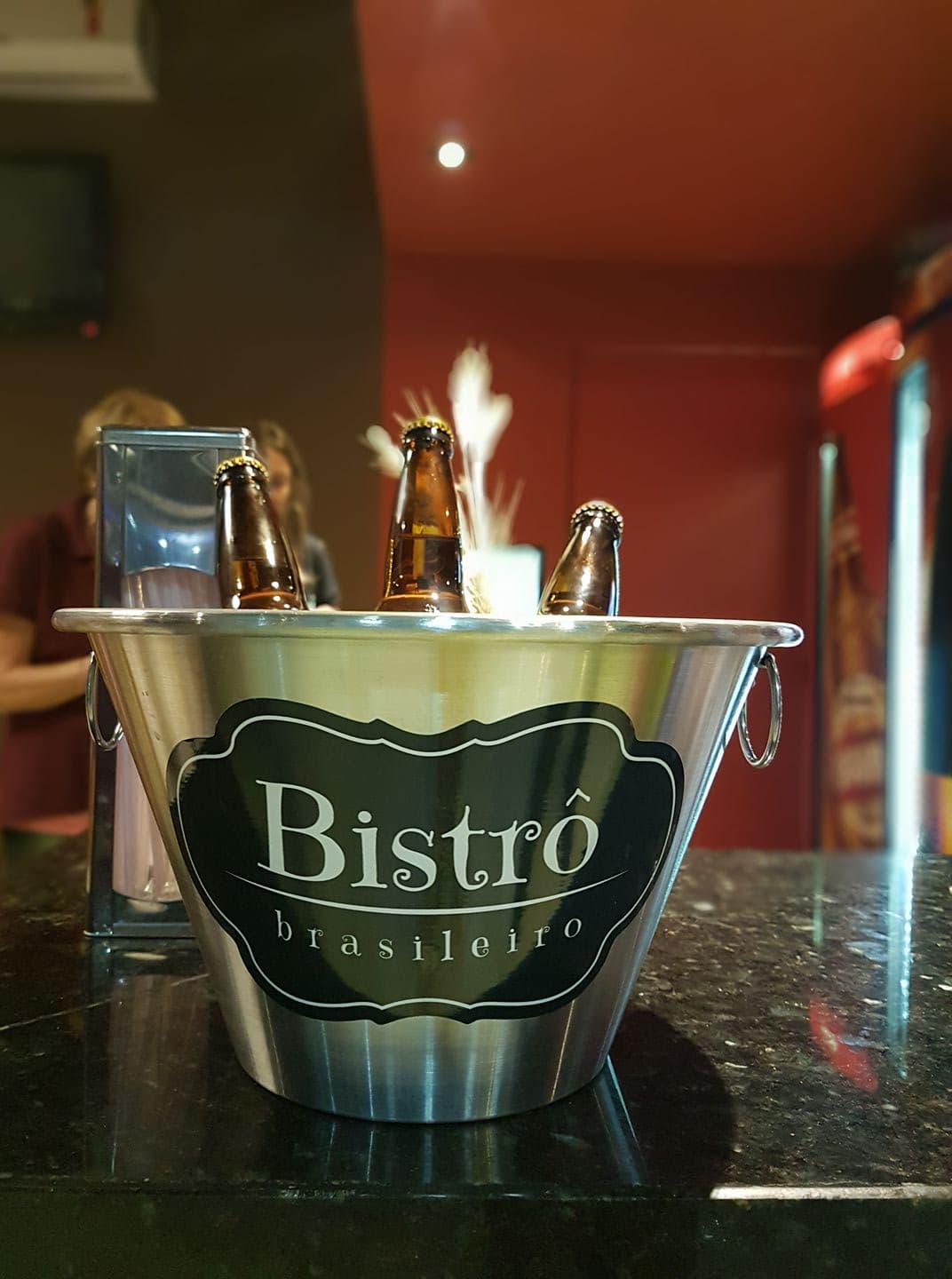Que tal programar a sua refeição ou aquele happy hour delicioso em um restaurante de culinária tipicamente brasileira? Pastel, escondidinho, panqueca e porções não podem faltar. Ahhh, sem contar aquela cerveja estupidamente gelada né? Esperamos você.