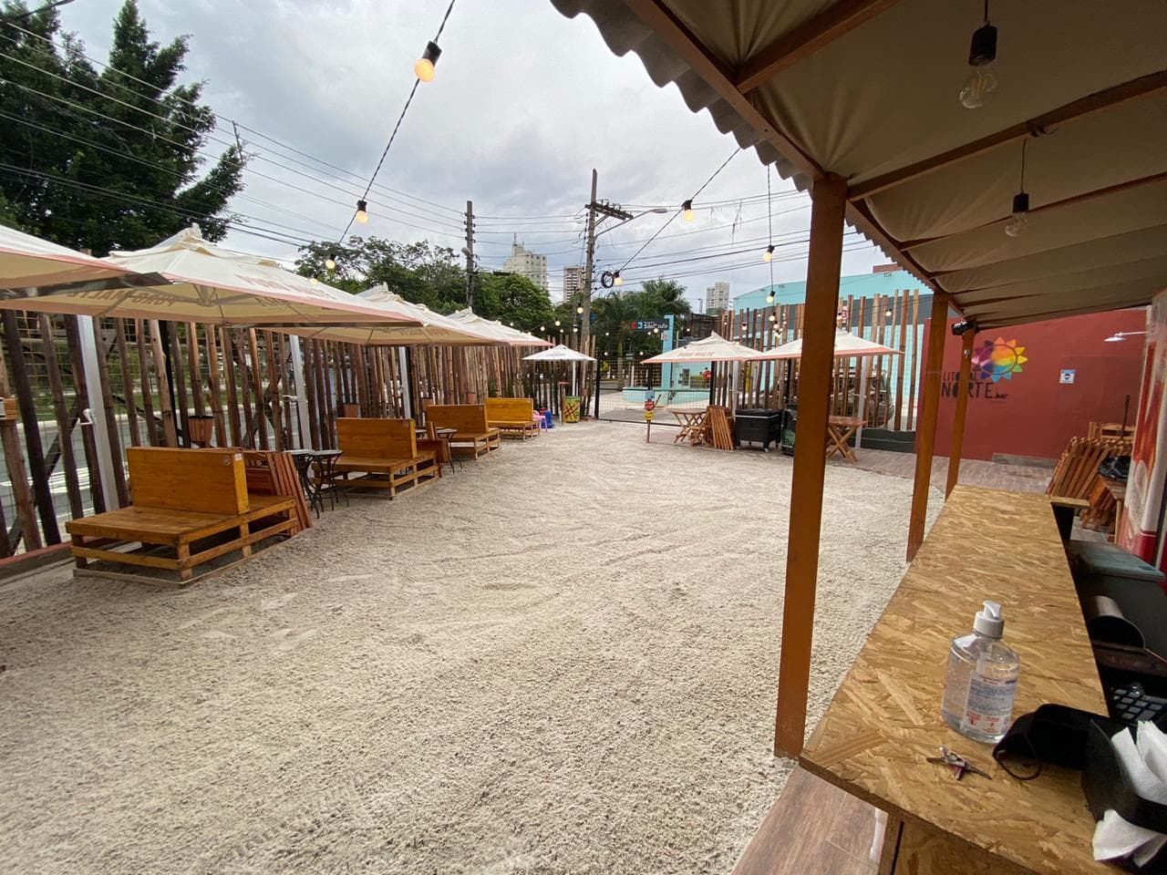 
Bar estilo praia, imersivo ao estilo pé na areia
Bar estilo Praia. Com pé na areia. Drinks, porções, churrasquinho e açaí!