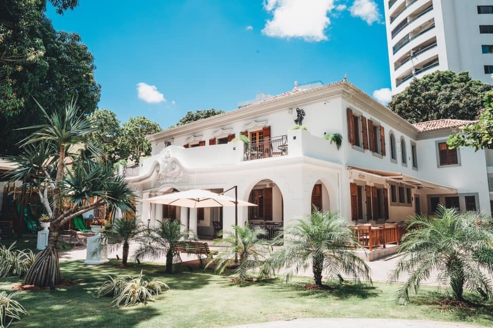 O primeiro restaurante do Grupo Ilha na zona norte do Recife, o Ilha da Kosta Rui Barbosa, construído num casarão do século XIX, tem vários ambientes como a Ilha Cervejaria Café e a Ilha Gelateria, com mais de 20 sabores de gelatos italianos.