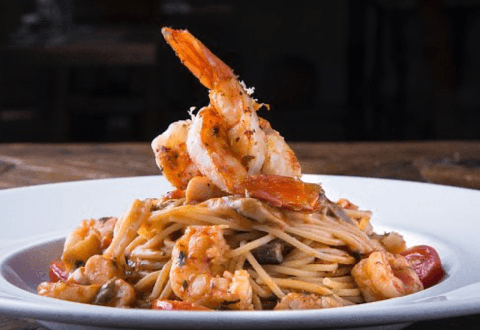 O restaurante tem inspiração italiana e traz pratos típicos de trattoria. As massas frescas são feitas na casa diariamente.
As pizzas seguem o estilo napolitano, certificadas pela apn (a associação dos pizzaiolos da itália).