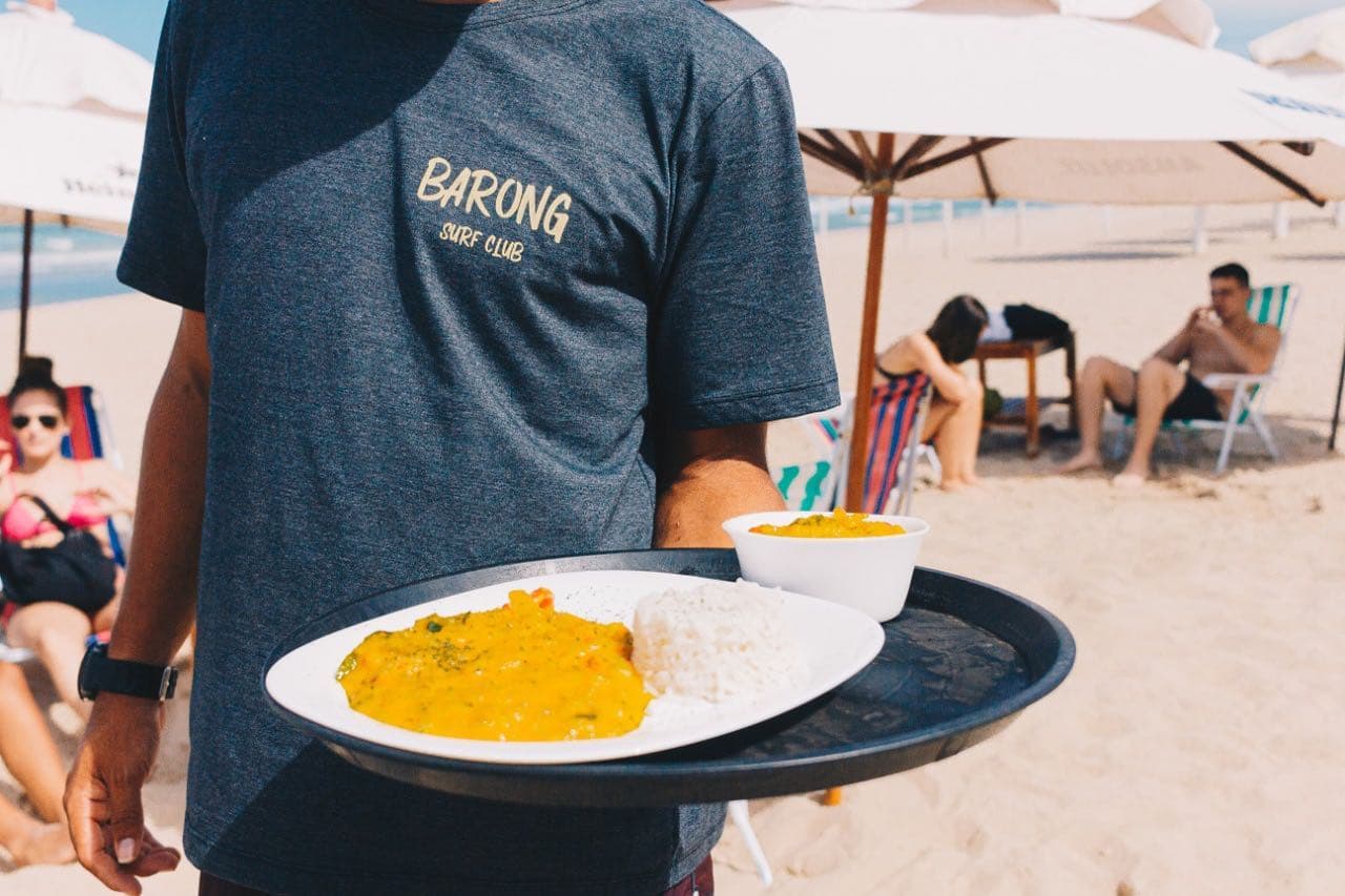 Loja de surf com os melhores equipamentos do mercado e alimentação saudável.