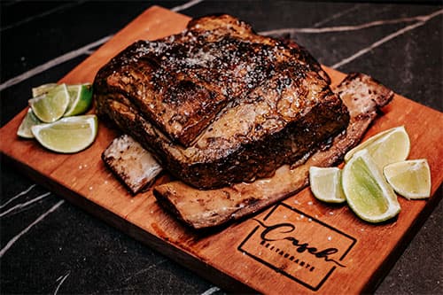 Somos um restaurante a lá carte.  
Um restaurante no campo com toda sofisticação e requinte. Trazendo uma experiência gastronômica junto a natureza. 

O acesso do Caseh Restaurante fica na Rodovia Oswaldo Cruz, km11 sentido Ubatuba - em Taubaté. 

Há placas de identificação no caminho.

Caso precise, estamos no Waze, só digitar Caseh Restaurante.

Família servindo família.