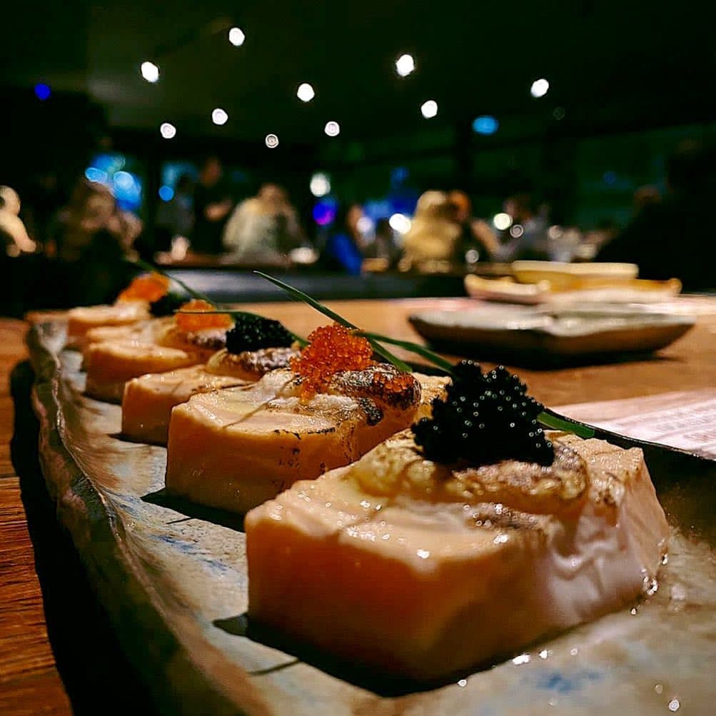 O Hōsu Sushi conta com os serviços de rodízio e a lá carte. Fazendo sua reserva para o rodizio Ilimitado pelo GetIn e chegando até as 19:30, você garante o preço do rodizio com desconto.